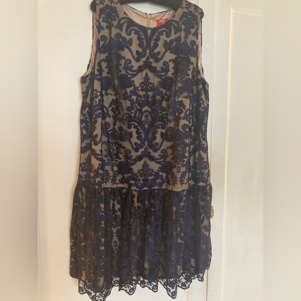 Monique  Lhuillier navy lace dress.